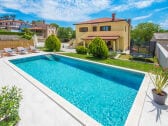 Villa Nino mit Pool