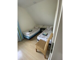 Schlafzimmer II mit zwei Einzelbetten