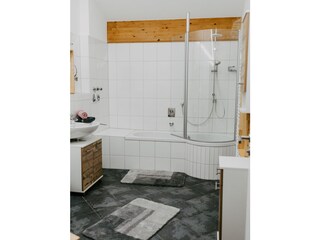 Großzügiges Badezimmer