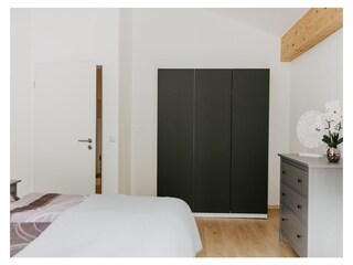 Schlafzimmer 1, Boxspringbett 1,80 x 2,00 m