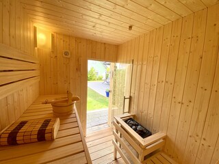 Sauna mit Blick in den Garten