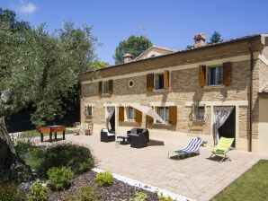 Gelassenes Ferienhaus in Fano mit Garten - Santa Maria Dell'arzilla - image1