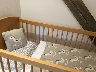 2. Schlafzimmer OG  Babybett