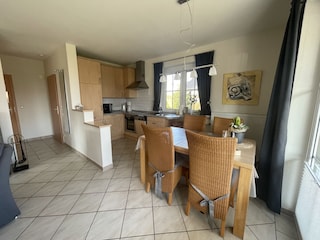 kochen Sie entspannt mit Blick zum Wasser