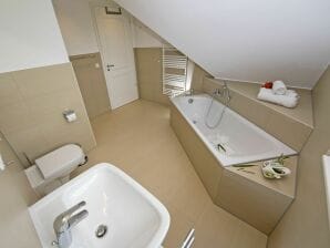 Holiday house Villa „Reetperle“ in Lobbe – mit Kamin, Sauna, Terrasse