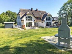 Holiday house Villa „Reetperle“ in Lobbe – mit Kamin, Sauna, Terrasse