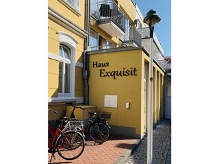 Fahrradabstellplatz vor dem Haus