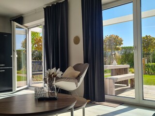 Blick in den Garten vom Wohn- Essbereich, Gartenmöbel