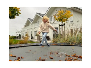 Trampolin im Garten