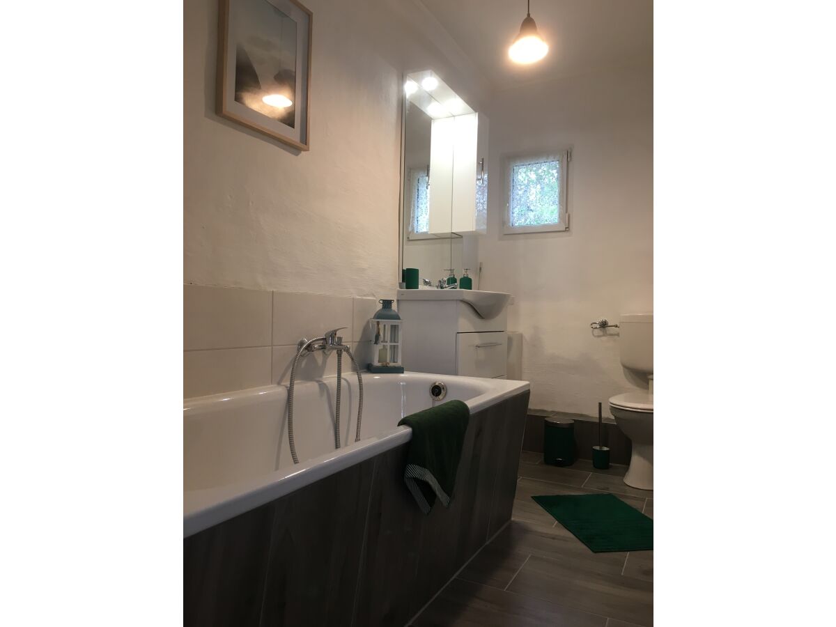 Badezimmer mit Badewanne