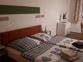 Schlafzimmer mit Polsterbett , Polsterliege als 3.bett