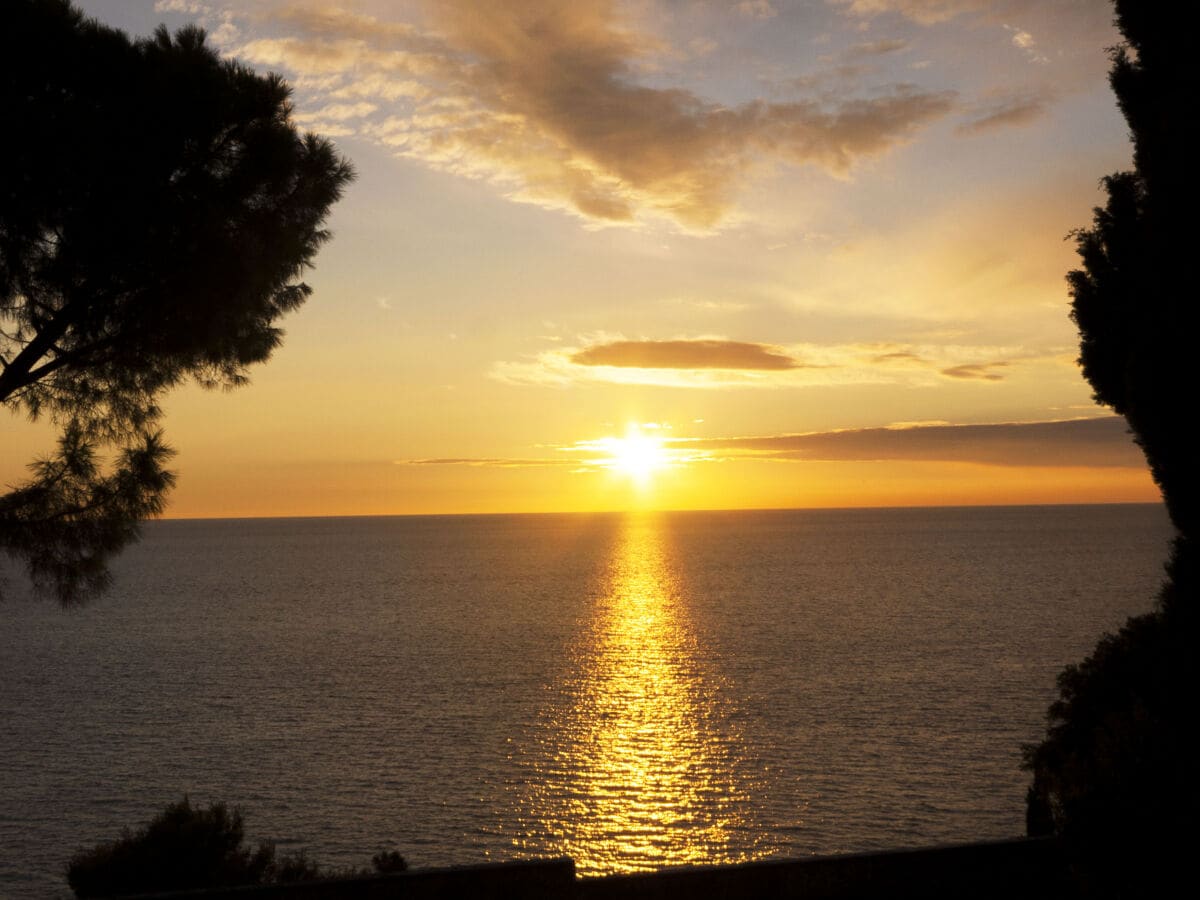 Romantische Sommer-Sonnenuntergänge