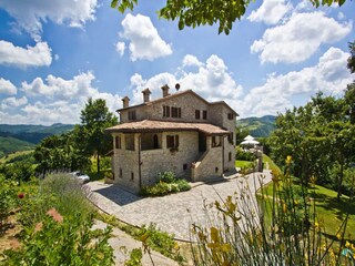 Villa Apecchio Outdoor Recording 4