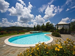 Villa Apecchio Outdoor Recording 11