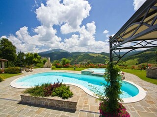 Villa Apecchio Outdoor Recording 12