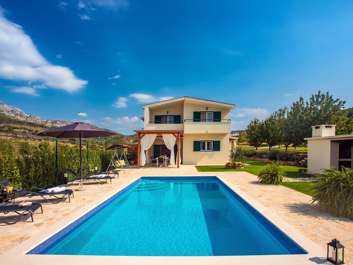Villa Roko mit 4 Schlafzimmern, 32 m² privatem Pool