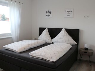 Schlafzimmer 2 mit Boxspringbett