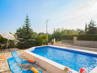 Der Pool ist 32 qm groß