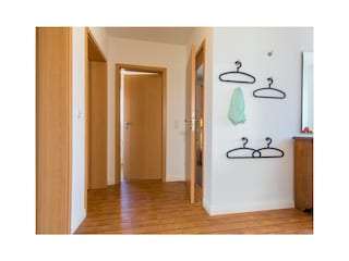 Flur mit Kleiderbügeln