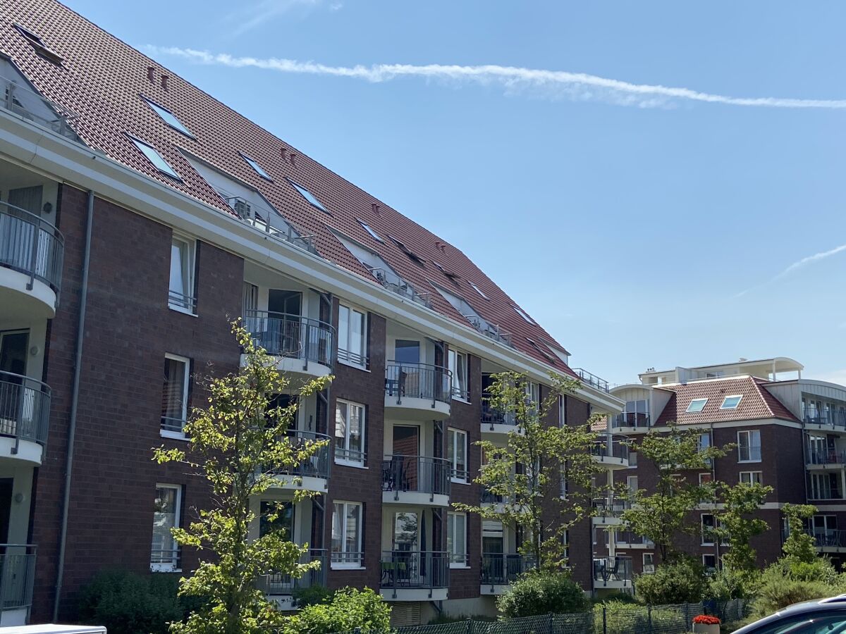 Blick auf die Wohnung und den Balkon