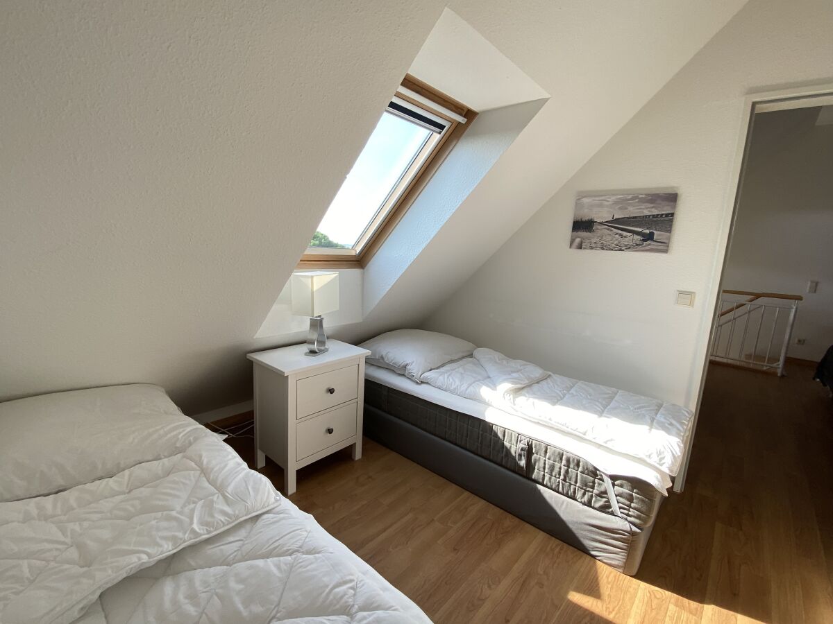 kleines zweites Schlafzimmer mit TV