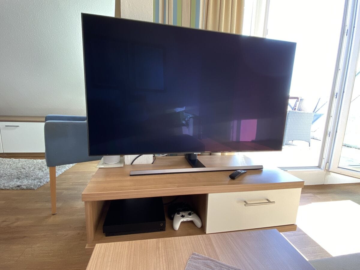 55 Zoll Oled TV mit Xbox One X im Wohnzimmer