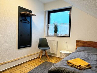 Kleidergarderobe im Schlafzimmer III