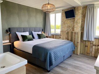Schlafzimmer 2 mit Fernseher