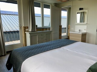 Schlafzimmer 2 mit Fernseher