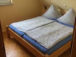 Schlafzimmer 1