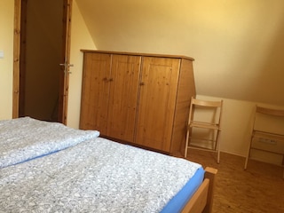 Schlafzimmer 1