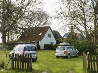 Parkplatz und Garten