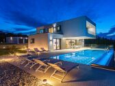 Luxury Villa Sunrise dream with heated pool, jacuzzi