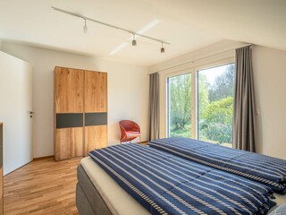 Schlafzimmer mit Boxspringbett