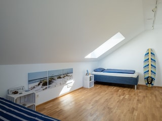 2. Schlafzimmer mit zwei Einzel-Boxspringbetten