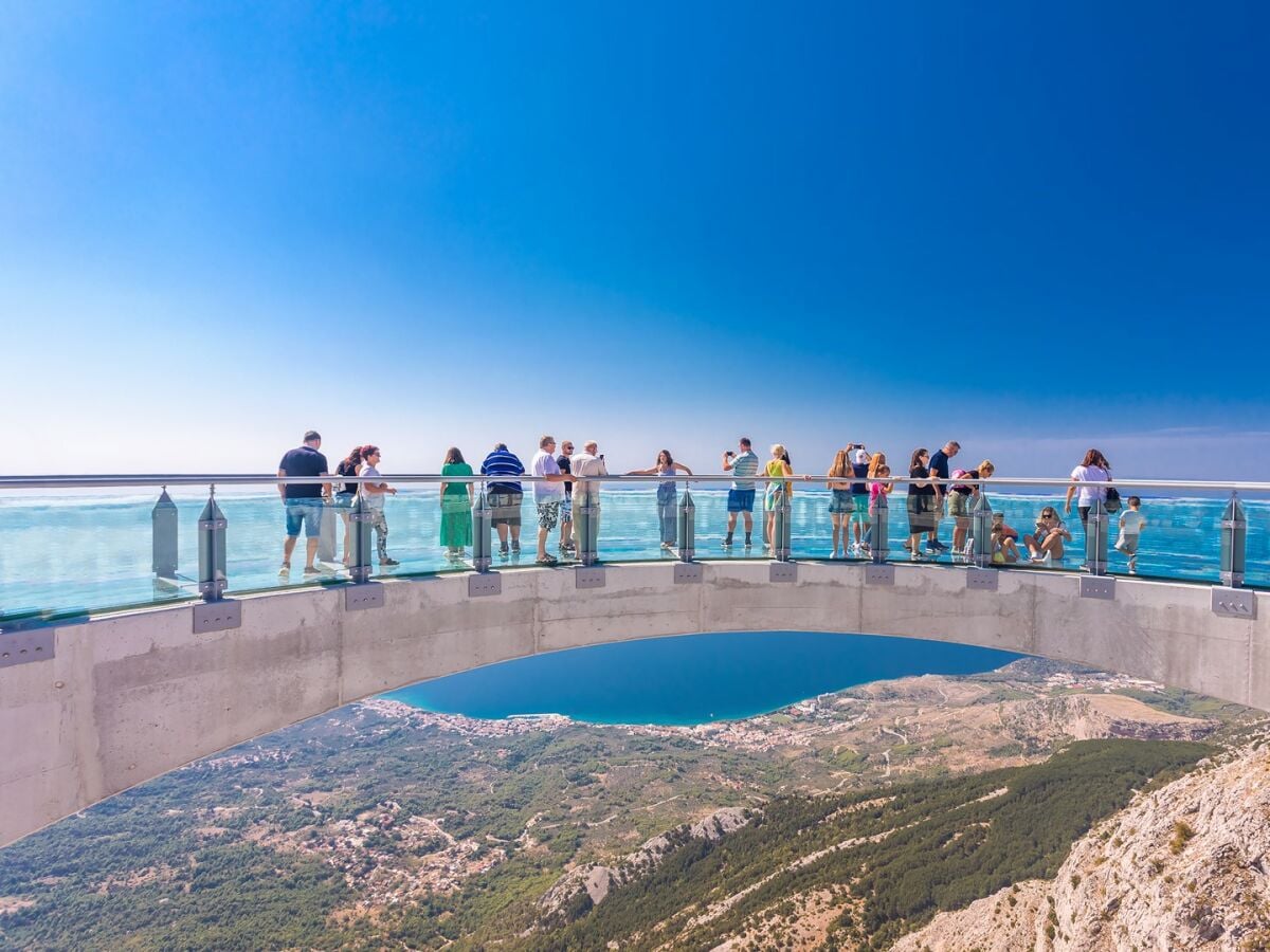 SkyWalk Biokovo-Glas-Lauffläche außerhalb der Klippe