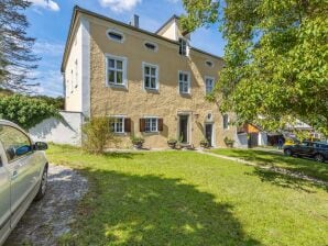 Holiday house Außergewöhnliche Wohnung für Kunstliebhaber - Riedenburg - image1