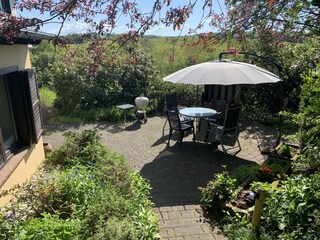 Wunderschöne Terrasse direkt vor der Eingangstür