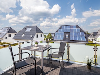 Möblierter Balkon mit Blick auf den Fleesensee