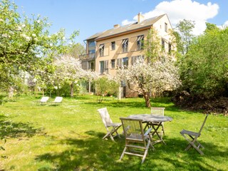 Unser Haus mit Garten im Sommer