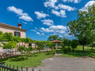 Großer und sicherer mediterraner Garten