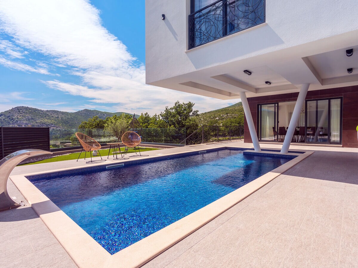 New and stylish Villa Bruna with 32sqm heated pool,