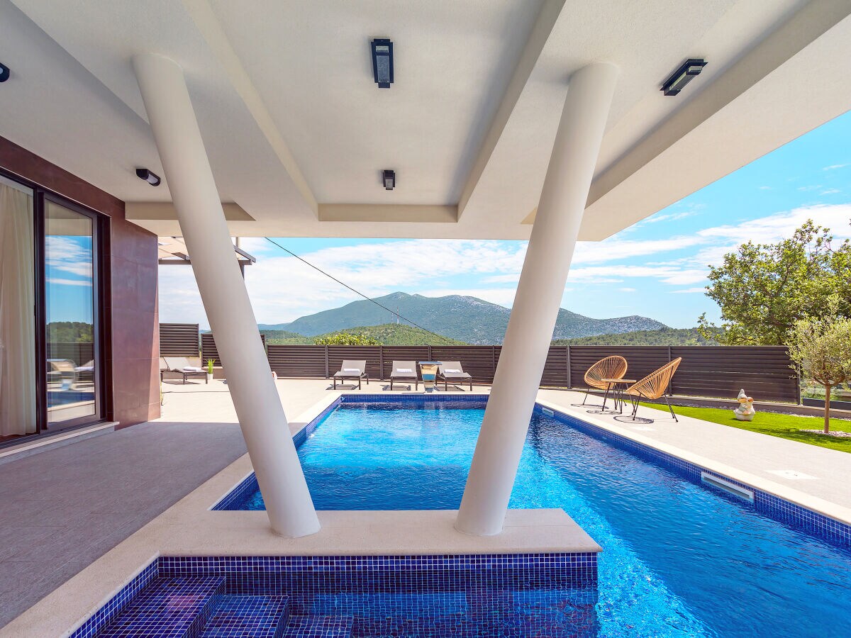 New and stylish Villa Bruna with 32sqm heated pool,