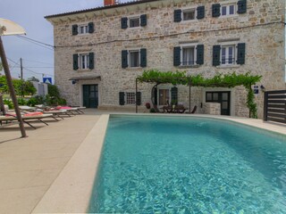 Villa Zita with pool in Porec - Wiibuk.com