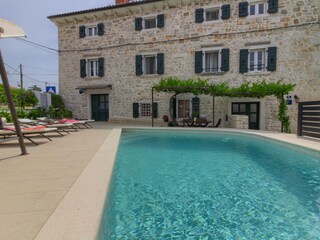 Villa Zita with pool in Porec - Wiibuk.com