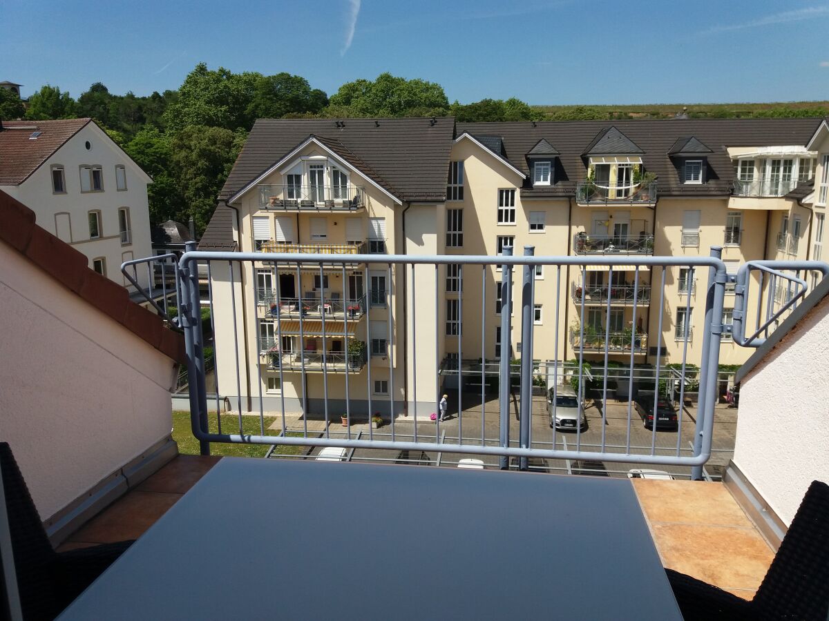 Terrasse mit Blick in den Innenhof