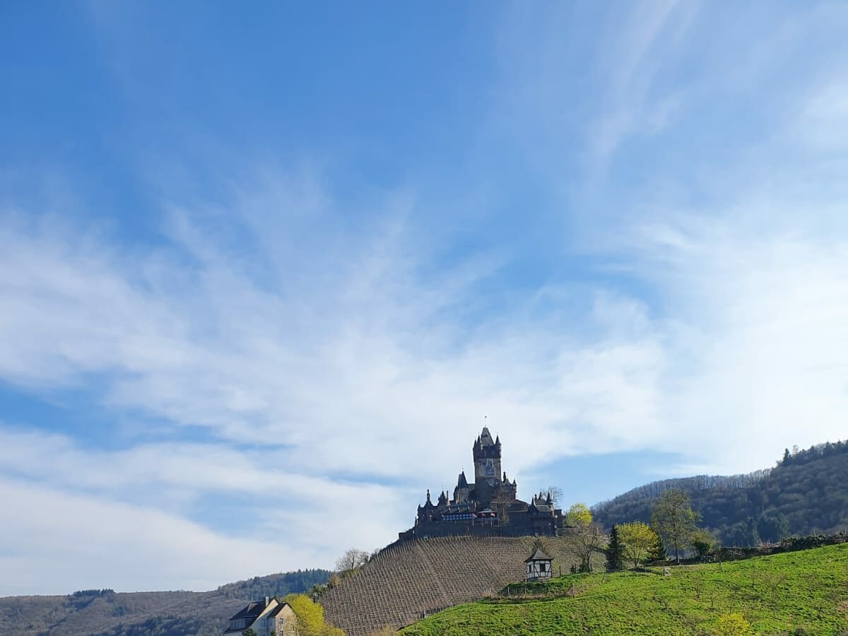 Burg Cochem aus der Ferne