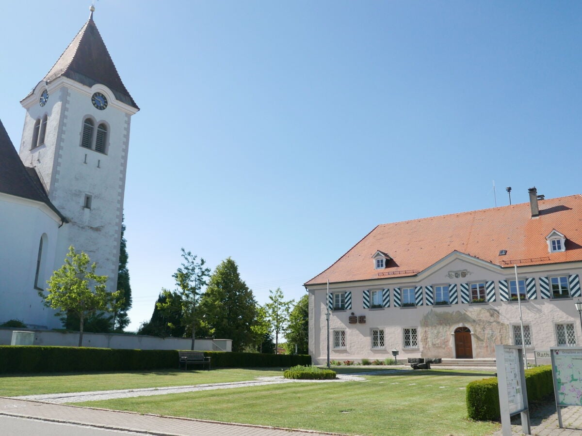 Bodensee_casa_nueva_2_Herdwangen Rathaus und Kirche