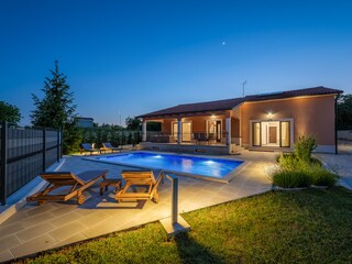 Villa Tinjan Buitenaudio-opname 2