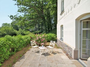 Ferienwohnung Schlosswohnung Land und Meer mit Gartenterrasse